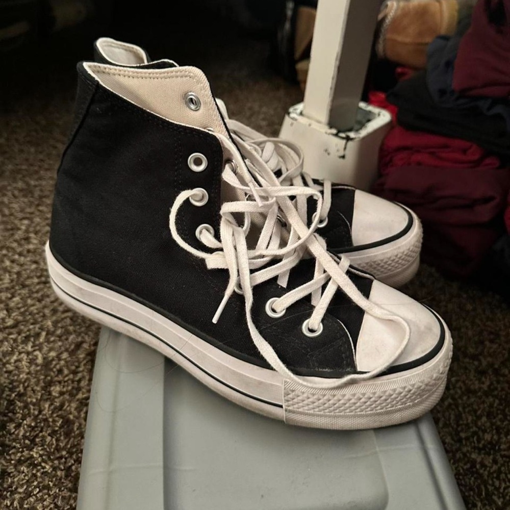 Platform Black and White Converse